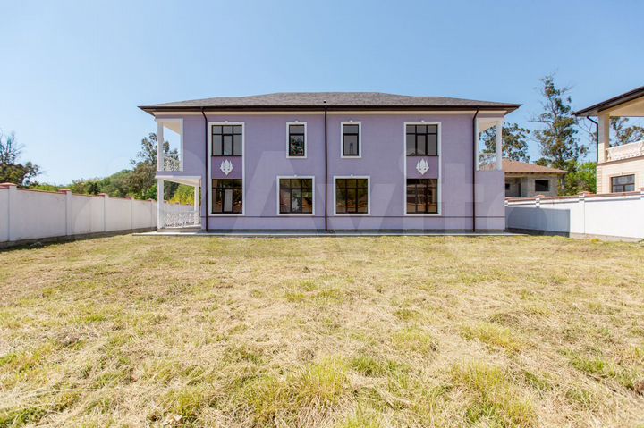 Коттедж 357 м² на участке 11 сот.