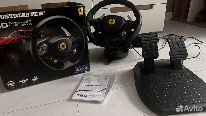 Игровой руль с педалями