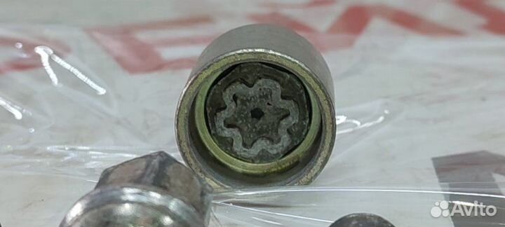 Болт колесный Audi A6 4G CGW 18.04.2011