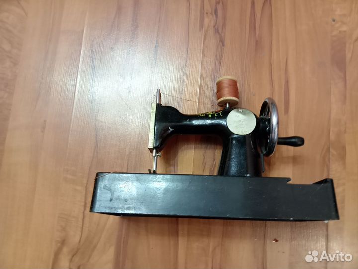 Детская швейная машинка