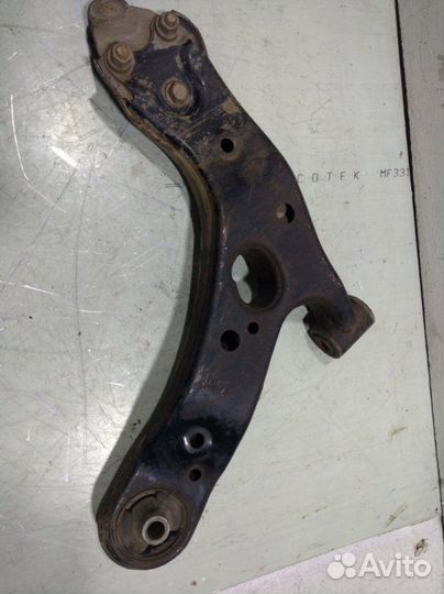 Рычаг подвески передний правый Toyota Corolla 150