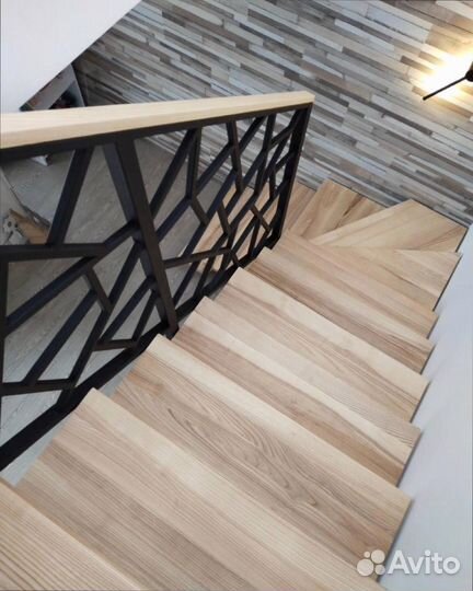 Лестница на металлокаркасе межэтажная