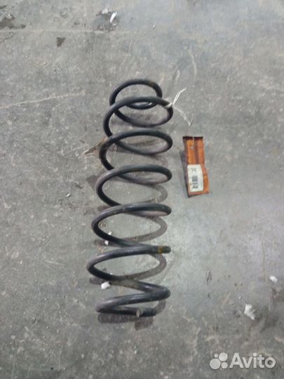 Пружина задняя Mazda Demio DY3W