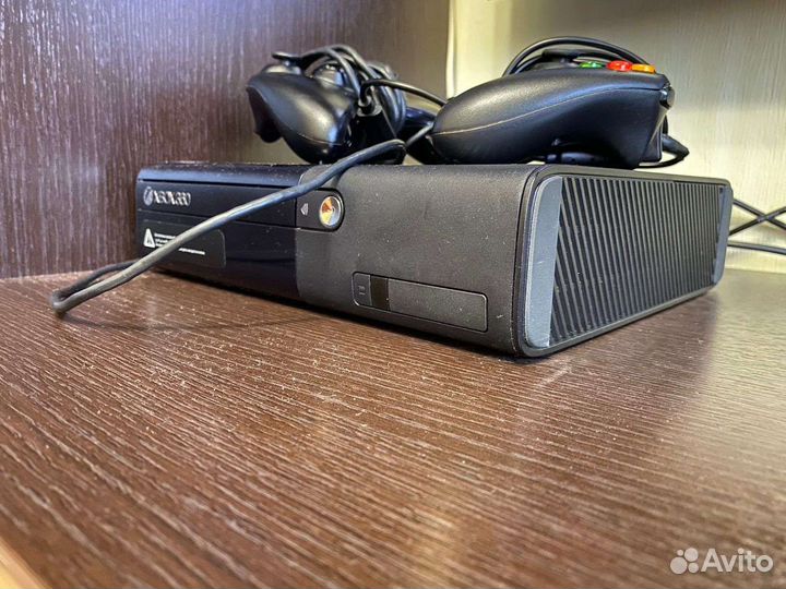 Игровая приставка xbox 360е