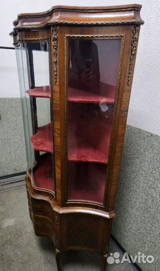 Антикварная витрина