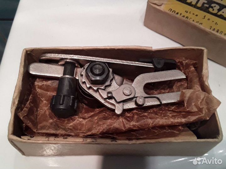 Приставка к швейн.машинке, кассета религ.мыло гдр