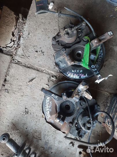 Поворотный кулак в сборе на Mitsubishi airtrek