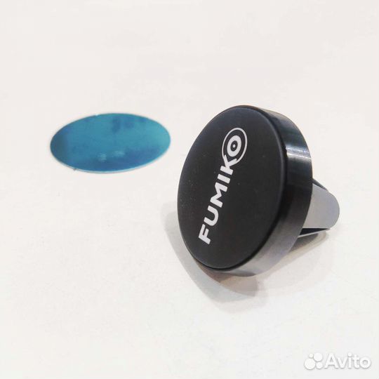 Магнитный держатель для смартфона в автомобиль