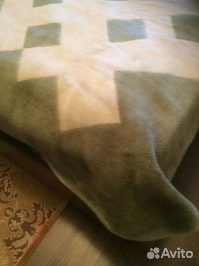 Пледы и покрывало