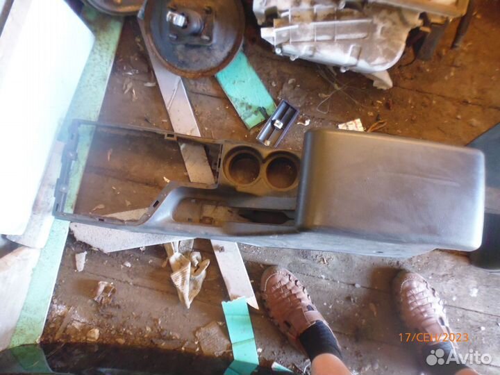 Nissan pathfinder r50 подлокотник