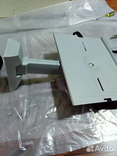 Подставка настенная под телевизор