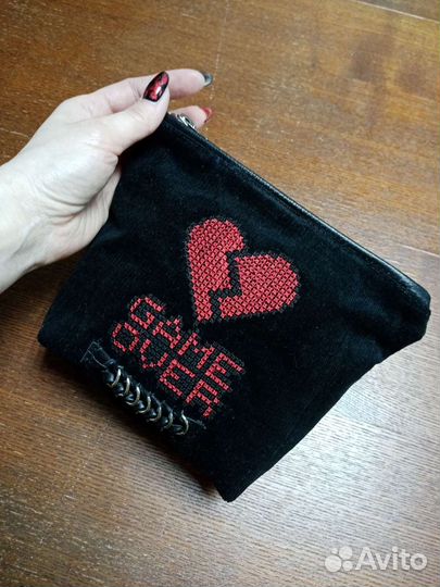 Косметичка новая женская с вышивкой