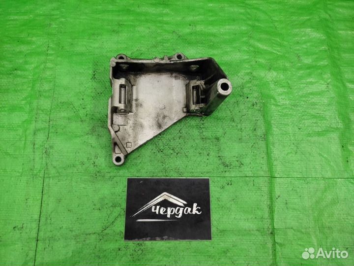 Кронштейн генератора Volkswagen Touareg