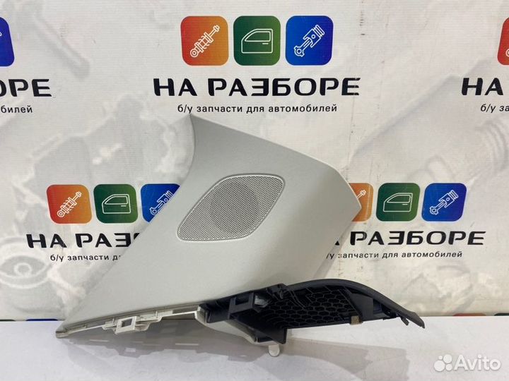 Накладка на стойку внутренняя задняя левая Audi Q3