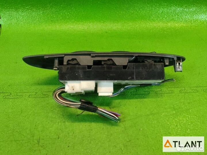 Блок упр. стеклоподьемниками передний правый toyot