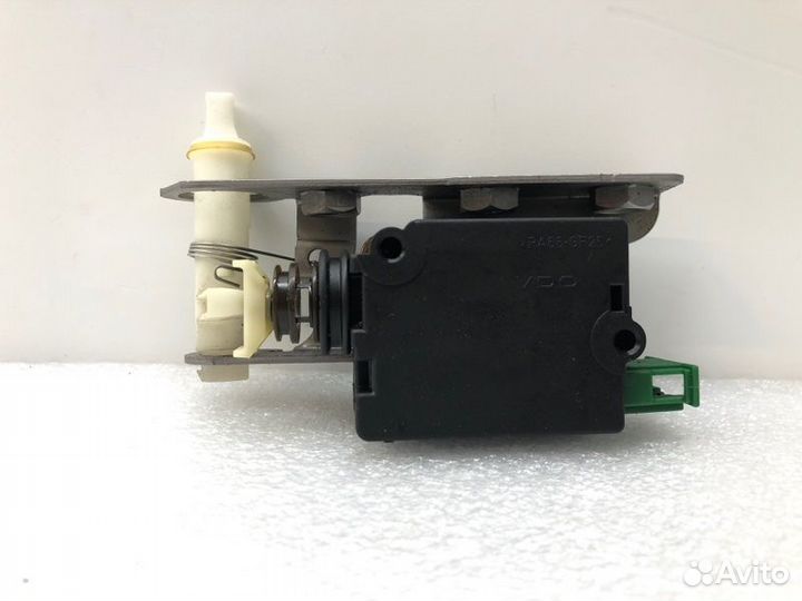 Активатор замка багажника задний правый Land Rover