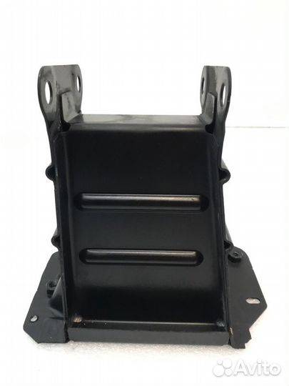 Кронштейн усилителя бампера передний левый