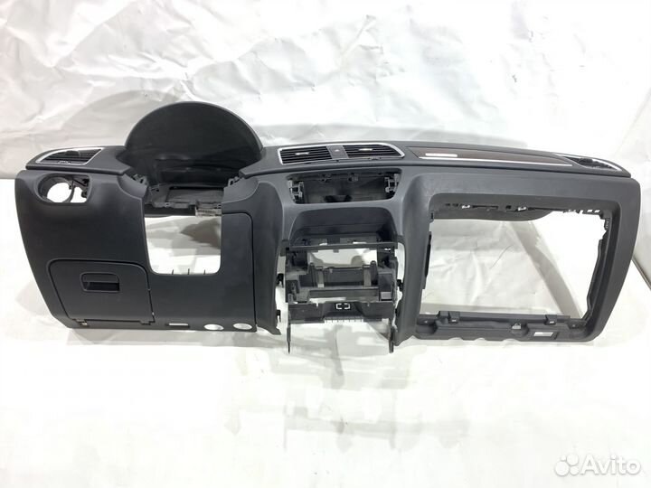 Торпедо Audi Q3 8U