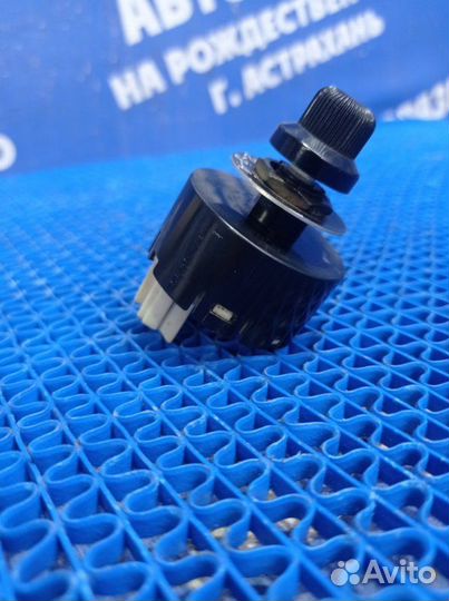 Кнопка корректора фар Mitsubishi Colt купе 1999