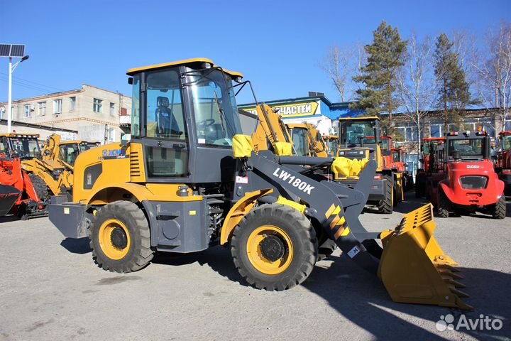 Фронтальный погрузчик XCMG LW180K, 2023