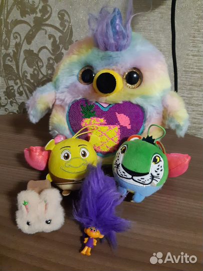 Игрушки и браслеты