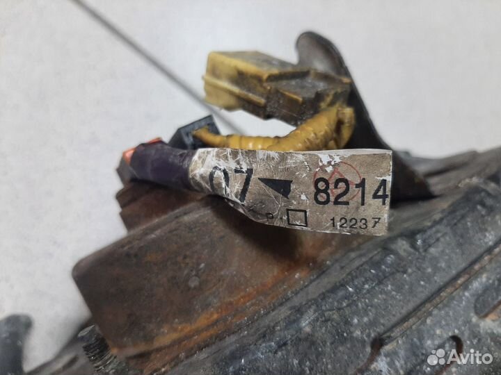 Подушка пассажира в торпедо Land Cruiser 200 07-15