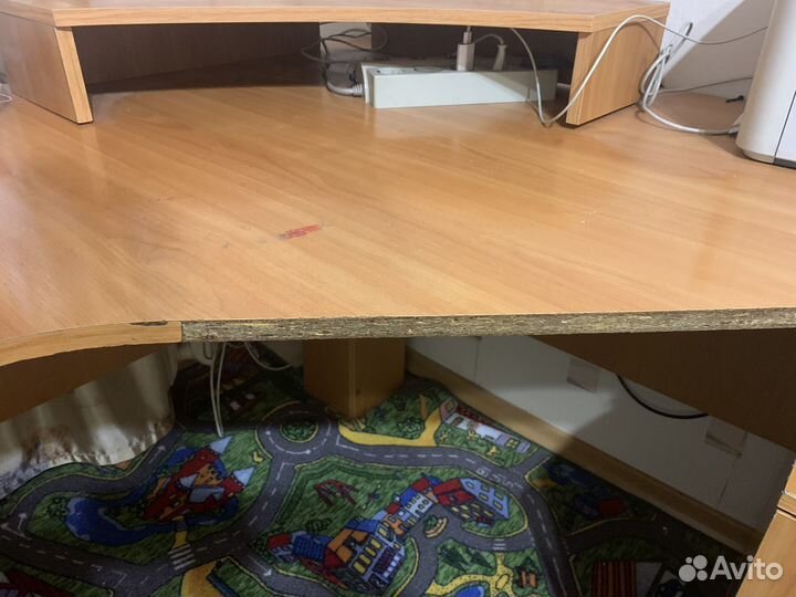 Угловой компьютерный письменный стол