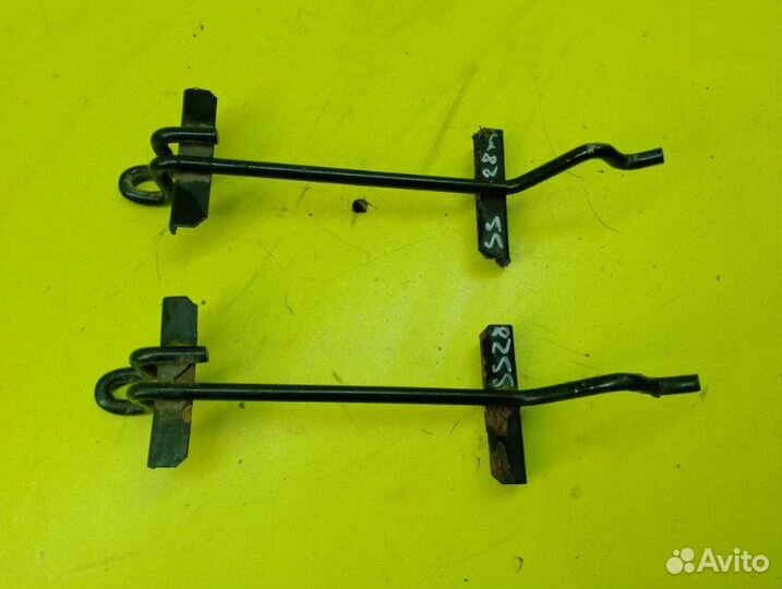 Крепление аккумулятора Mazda Bongo SS28M R2 1999