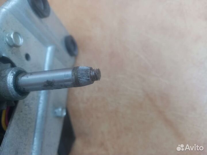 Моторчик дворника пятой двери