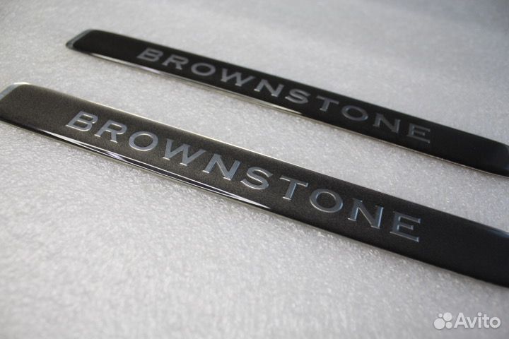 Шильдики Brownstone Land Cruiser 200 2 штуки C8MF5