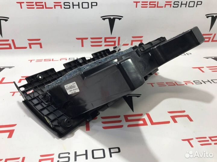 Бардачок Tesla Model S 2015 1035104-00-B