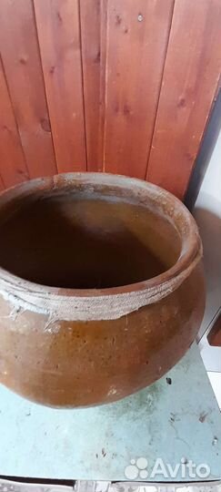Старинные корчаги из глины