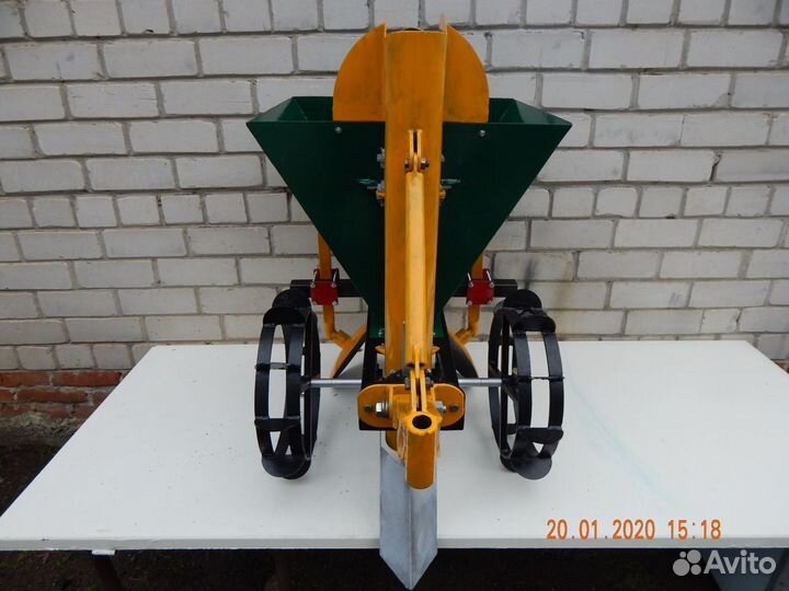 Картофелесажалка для мотоблока