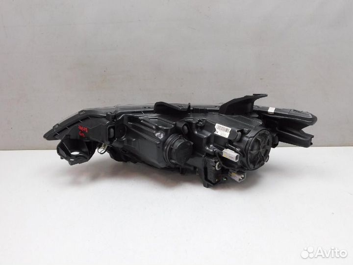 Фара правая Mitsubishi Outlander