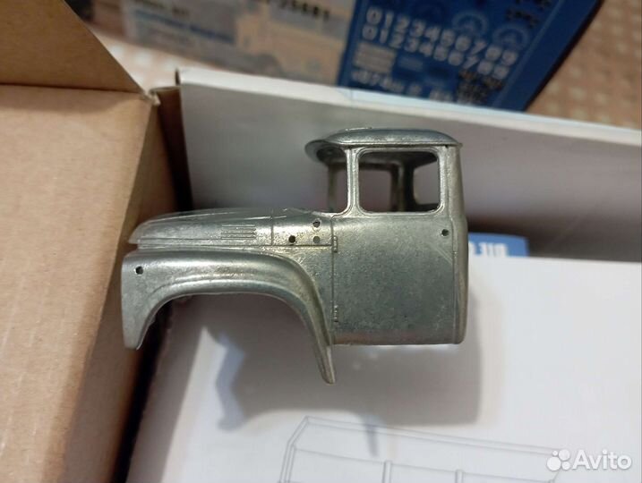 Сборная модель Зил-ммз-555, avd, 1/43