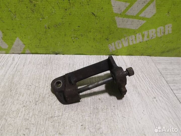 Кронштейн генератора Ауди 80 90 Б3