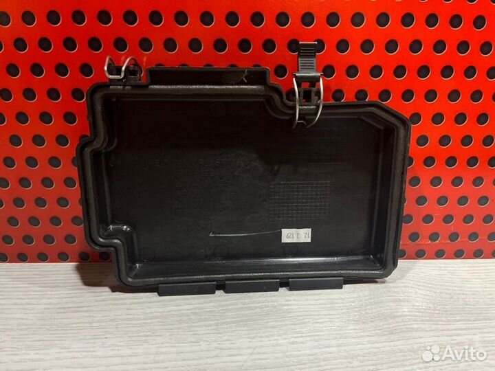 Крышка блока предохранителей Mercedes-Benz Gle