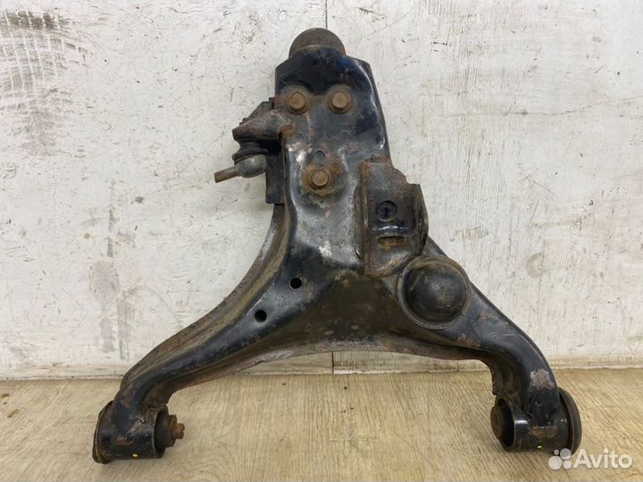 Рычаг подвески передний правый Mitsubishi Pajero 4