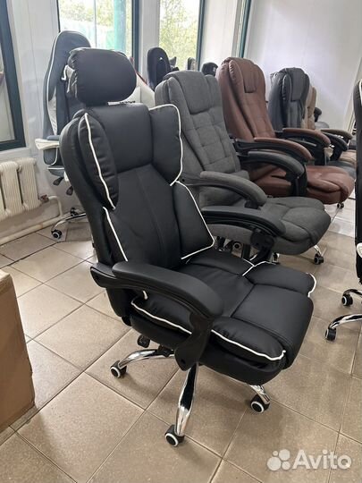 Компьютерное кресло с подголовником