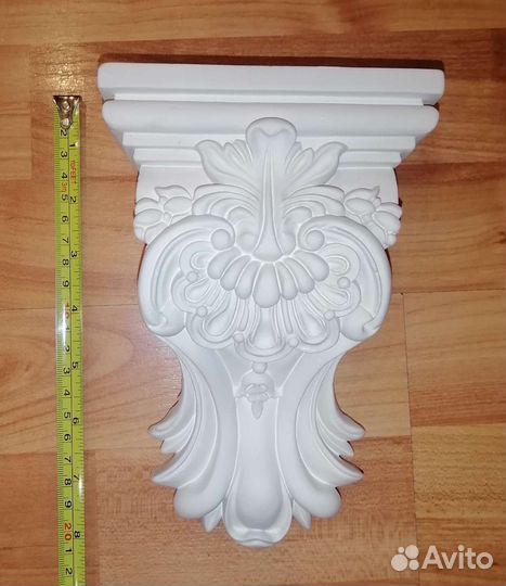 Медальон и украшения из гипса