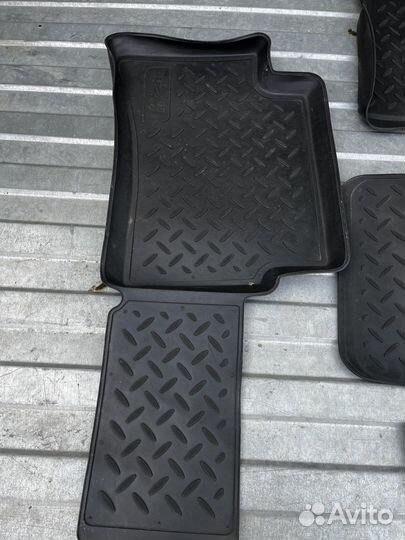 Автомобильные коврики резиновые на Kia Rio