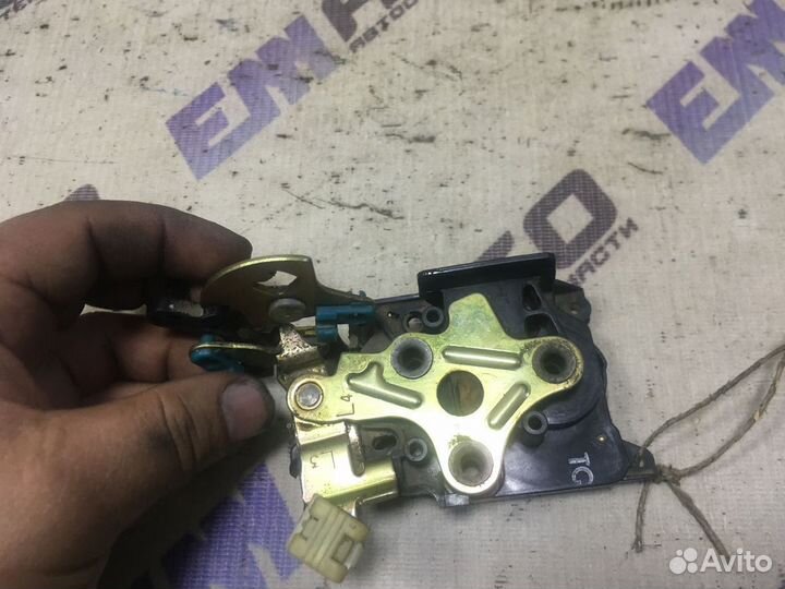 Замок двери задней левой Шевроле Ланос