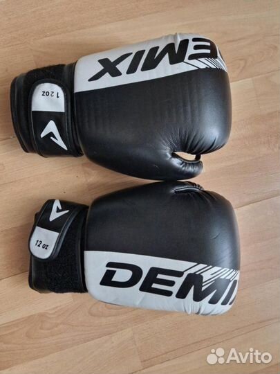 Боксерские перчатки Demix