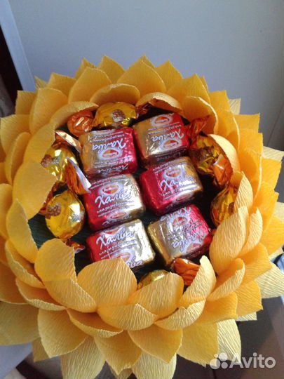 Цветок с конфетами к празднику