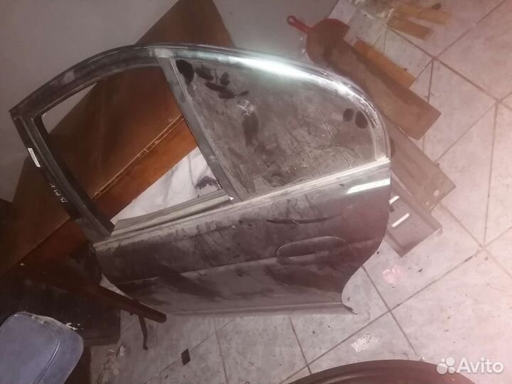 Задняя левая дверь BMW E39