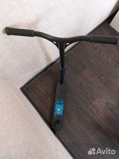 Трюковой самокат синий