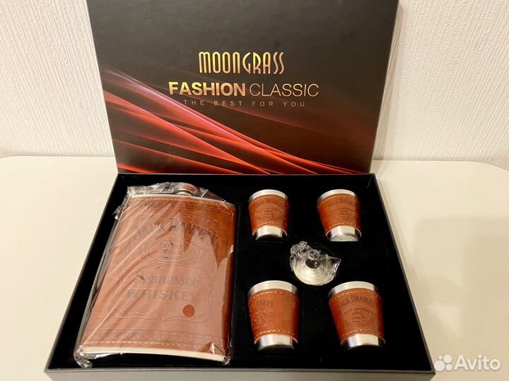 Фляжка и стопки - подарочный набор