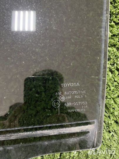 Стекло двери задней левой Toyota Rav4 3