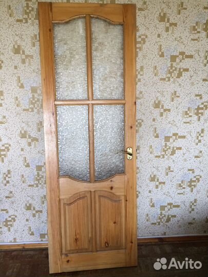 Дверь деревяная межкомнатная стеклом