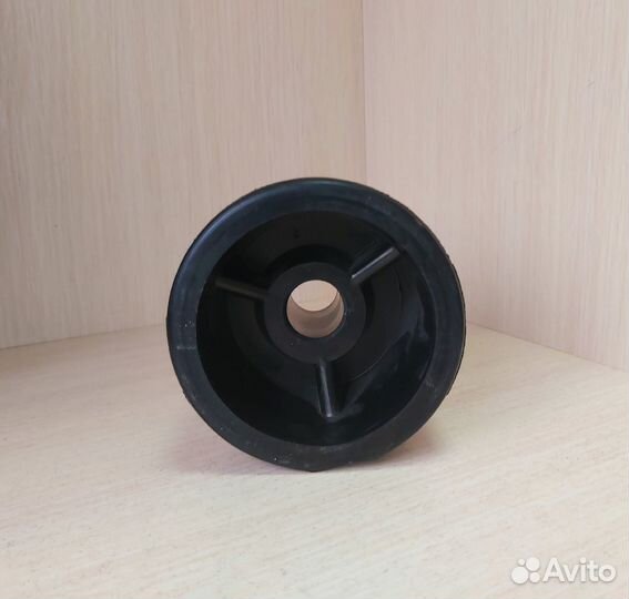 Ролик боковой поддержки прицепа L69 D81/18 мм Р